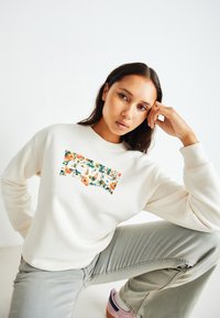 Levi's® - GRAPHIC STANDARD CREW - Mikina - off-white Miniatura obrázku 1