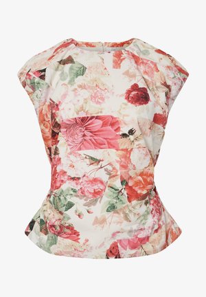 Bluse med blomsterprint med rosa, røde og grønne blomster på hvit bakgrunn, med rund hals og korte ermer.