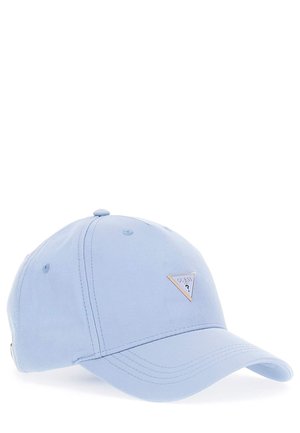 Casquette de baseball bleu clair en coton. Elle présente une visière courbée et un patch logo triangulaire doré à l'avant. Texture lisse.