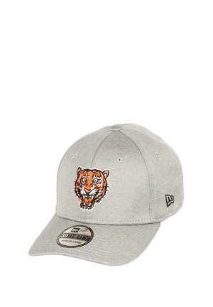 Grau gestaltete Kappe aus Stoff mit strukturiertem Design. Auf der Vorderseite ist ein gestickter Tigerkopf und auf der Seite ein Logo zu finden.