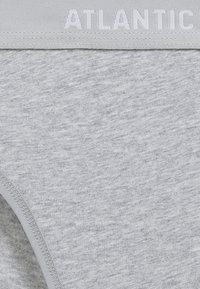 Szare bawełniane majtki z miękkim paskiem w talii z białym napisem "ATLANTIC", gładka tekstura i klasyczny krój.