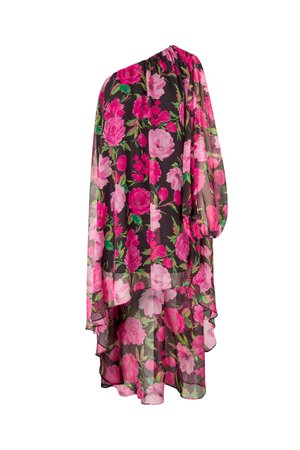 Ασύμμετρο μαύρο φόρεμα με έναν ώμο, διάφανο ύφασμα, φωτεινό ροζ floral σχέδιο και φαρδύ μακρύ μανίκι μαζεμένο στον καρπό.