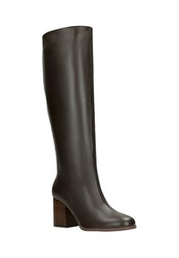 Stivale in pelle marrone fino al ginocchio con punta quadrata, tacco in legno texturizzato e finitura liscia. Presenta una cerniera laterale per la chiusura.