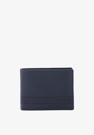 Porte-monnaie en cuir bleu marine avec une texture lisse, design pliable en deux et logo en relief. Présente une bande horizontale et de nombreux emplacements pour cartes.