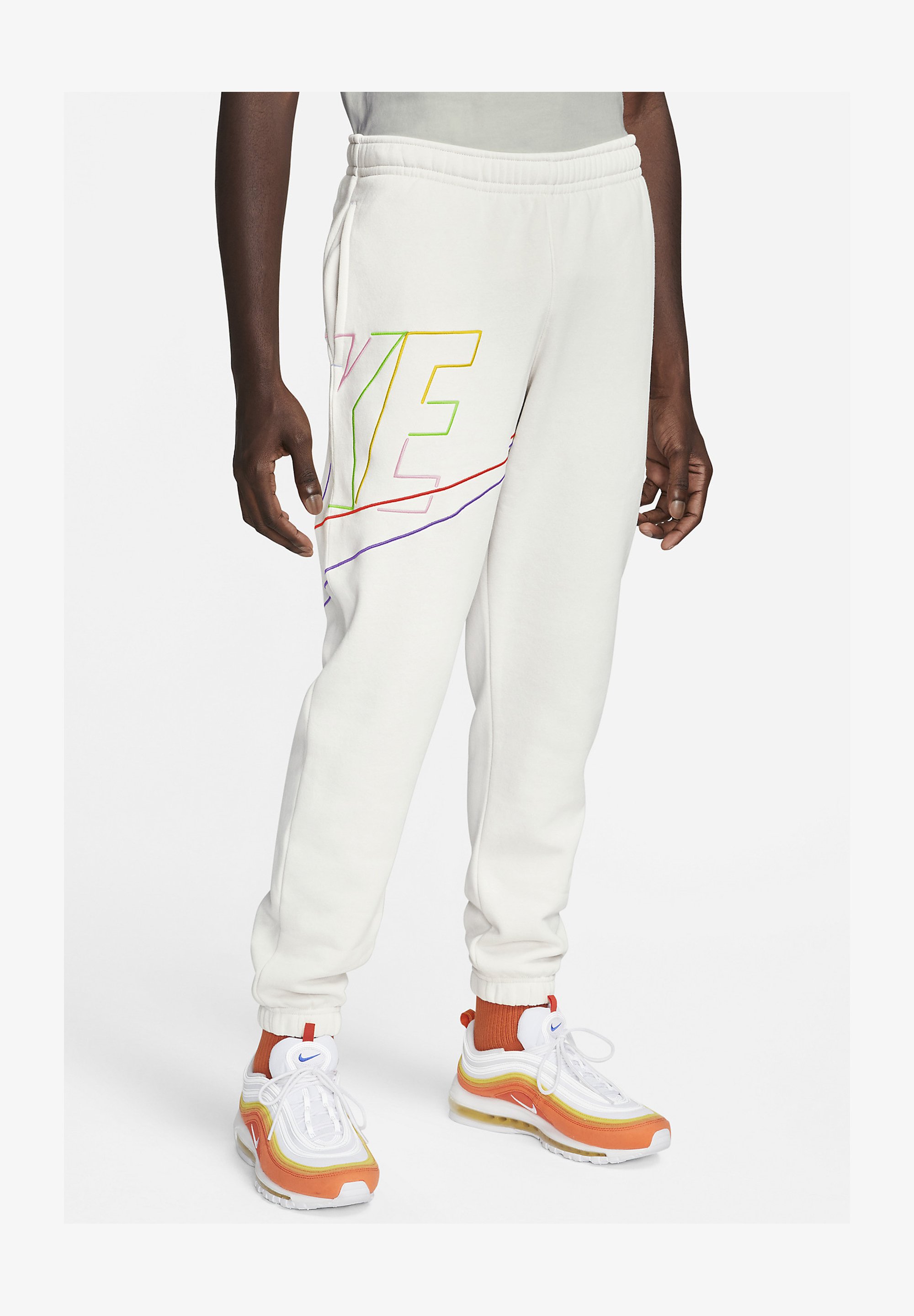 Pantaloni Nike Club BB Cuff, Modello Uomo, Lifestyle Basket