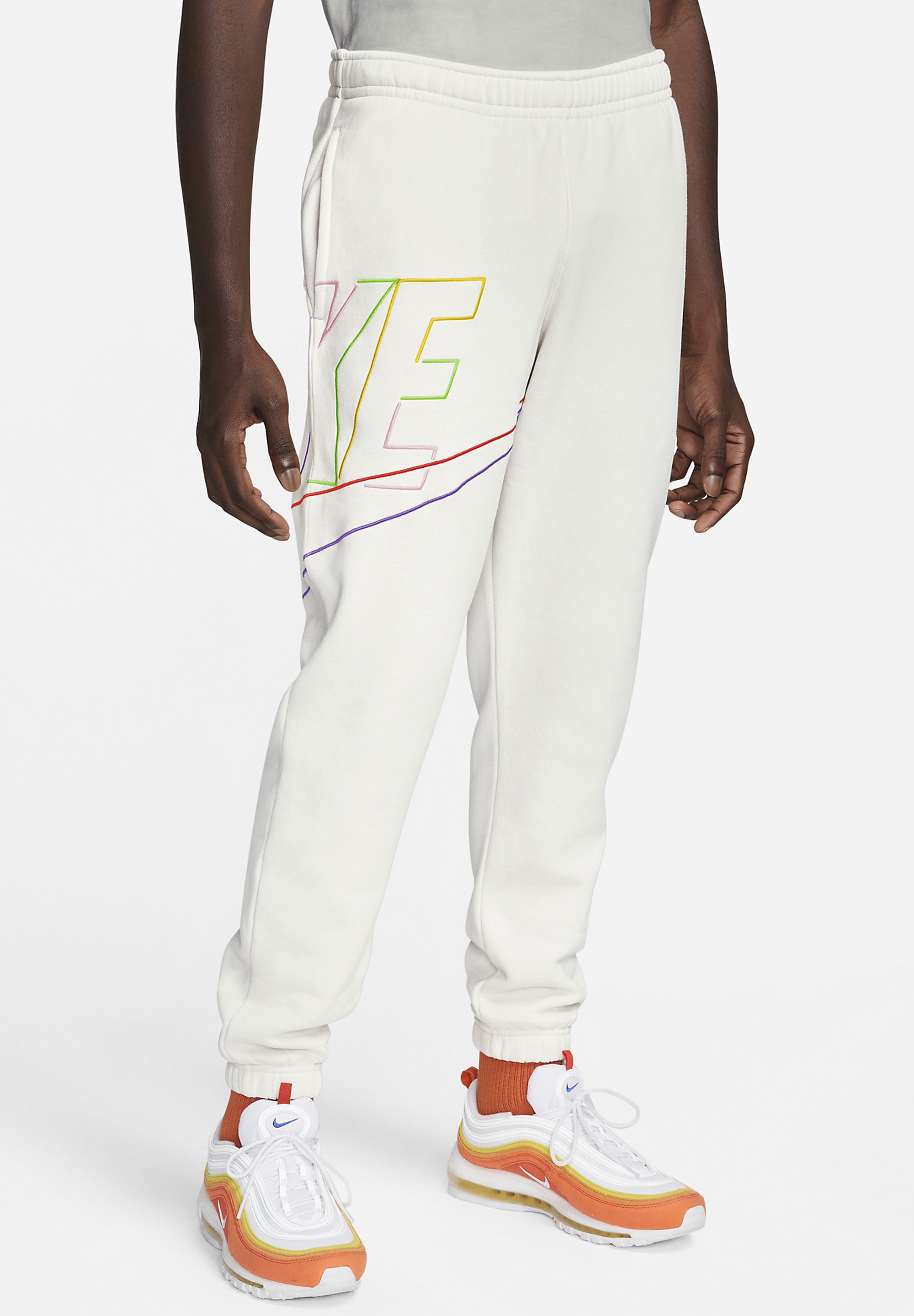Pantaloni Nike Club BB Cuff, Modello Uomo, Lifestyle Basket