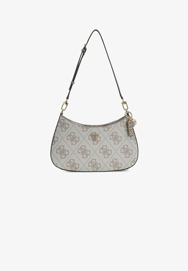 Sac à main gris à motif avec une silhouette courbée, doté d'une bandoulière noire, de quincaillerie dorée et d'accents de logo embossés sur une surface texturée.