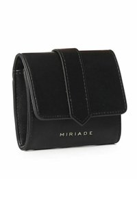 Portefeuille en cuir noir avec une fermeture à rabat, présentant des accessoires en or et une forme rectangulaire compacte. Logo "MIRIADA" embossé à l'avant.