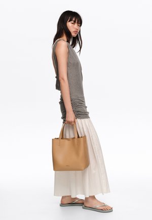 BIMBA Y LOLA, Bolso de mano - avellana
