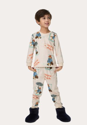 Pyjamas pour enfants en tissu beige, ornés de motifs colorés de Paddington Bear, avec des manches longues et un pantalon assorti à taille élastique.