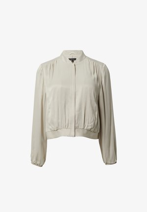 Giacca corta a maniche lunghe in satin beige chiaro. Presenta un colletto rialzato, spalle arricciate e polsini elasticizzati con chiusura frontale a zip.