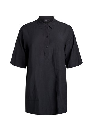 Svart kortärmad skjorta i ett texturerat tyg, med en knapp-sängd krage, frontplatta med knappar och två sidofickor.
