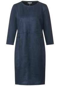 Mörkblå klänning med en subtil textur, rund halsringning, trekvartsärmar, sidofickor med dragkedja och en knälång silhuett.