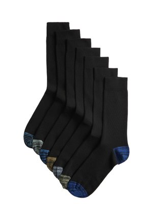 Syv par sorte crew-strømper med forstærkede hæle og tæer i forskellige farver, herunder blå, grå og olivengrøn.