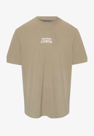 Camiseta beige de cuello redondo y mangas cortas con texto blanco "GOLDEN HORIZON EXPEDITION" centrado en el pecho.