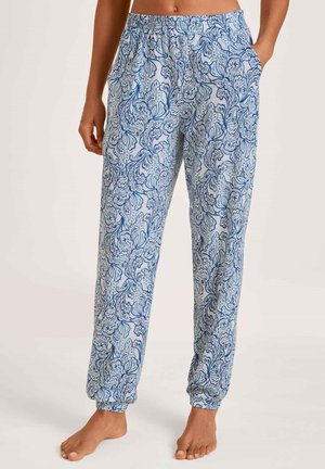 Blaue und weiße, floral gemusterte Schlafanzughosen mit elastischem Bund und Seitentaschen, ausgestattet mit schmal zulaufenden Bündchen an den Knöcheln.