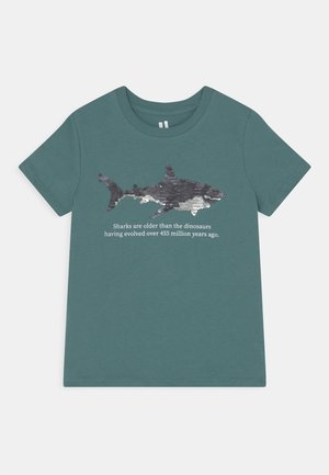 DOWNTOWN SHORT SLEEVE TEE - Print T-shirt - turtle green