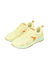 Helle gelbe Sportschuhe mit Mesh-Einsätzen, orangen Akzenten und einer mintgrünen Sohle. Enthält Schnürsenkel und eine strukturierte Ferse für Unterstützung.