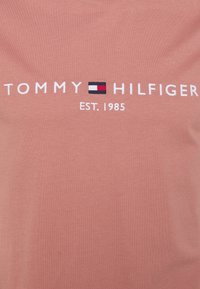 Tommy Hilfiger TOMMY LOGO TEE - T-shirt estampada - mineralize