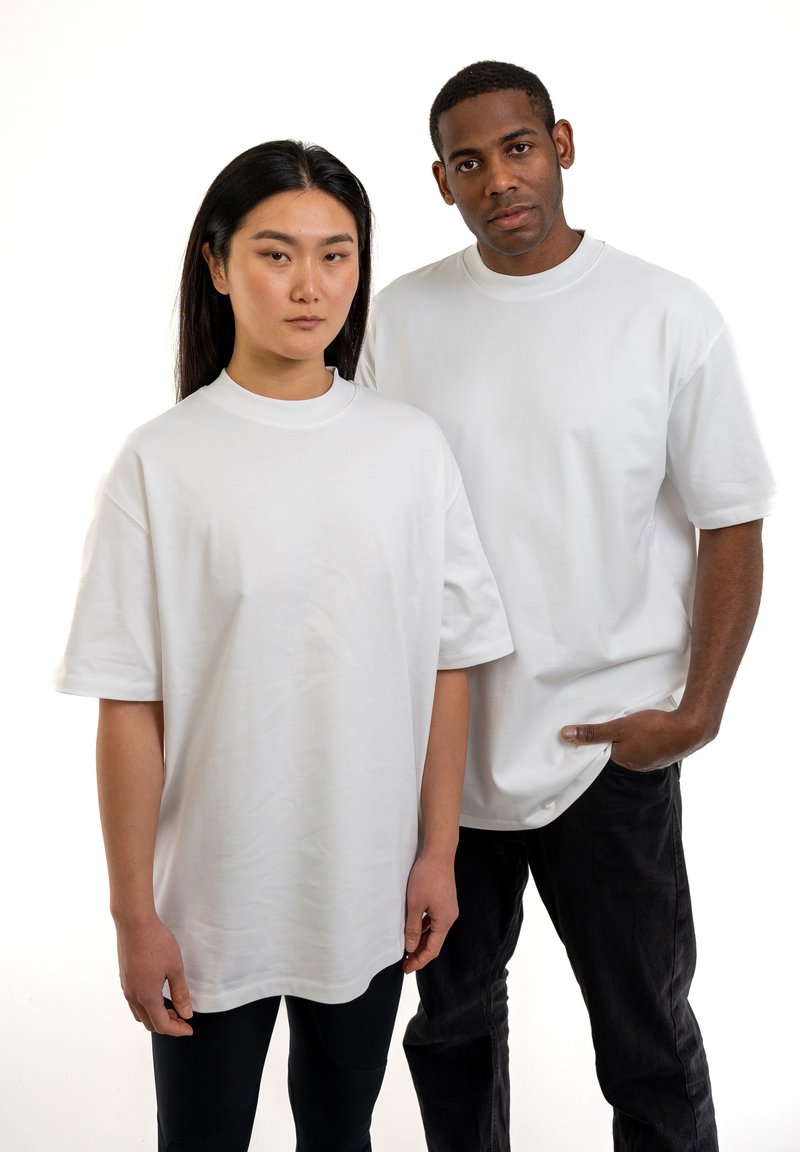 Urban Classics Men's Huge Oversized T-Shirt - White - Large - Extra Wide Cotton Shirt