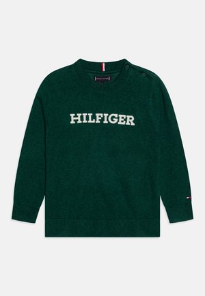 Maglione verde a maglia con logo "HILFIGER" in crema. Presenta un collo girocollo, polsini a costine e bottoni sulle spalle. Texture morbida.