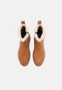 bugatti Botine cu platformă - cognac/offwhite
