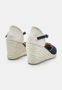 Bata Cipele na petu s platformom - nero