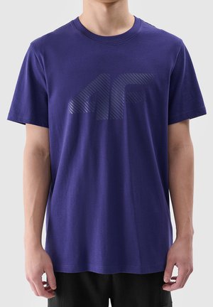 - T-shirt z nadrukiem