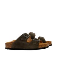 Sandales en suede marron avec deux straps réglables et boucles métalliques, semelle en liège et semelle en caoutchouc noir texturé.