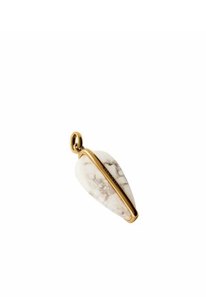 Colgante en forma de lágrima marmoleada blanca y gris con borde metálico dorado y anilla para sujetar a un collar.