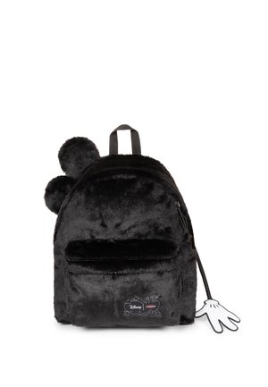 Mochila de peluche negra con orejas redondas, un bolsillo frontal, logos de Disney y Eastpak, y una cremallera con forma de guante blanco.
