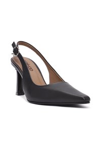 Scarpa slingback in pelle nera con punta affusolata, tacco sottile e cinturino regolabile; texture liscia e design minimalista.