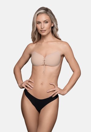 Reggiseno senza spalline in nude con dettaglio allacciato sul davanti. Abbinato a un bikini a vita alta nero. Tessuto liscio e senza cuciture.
