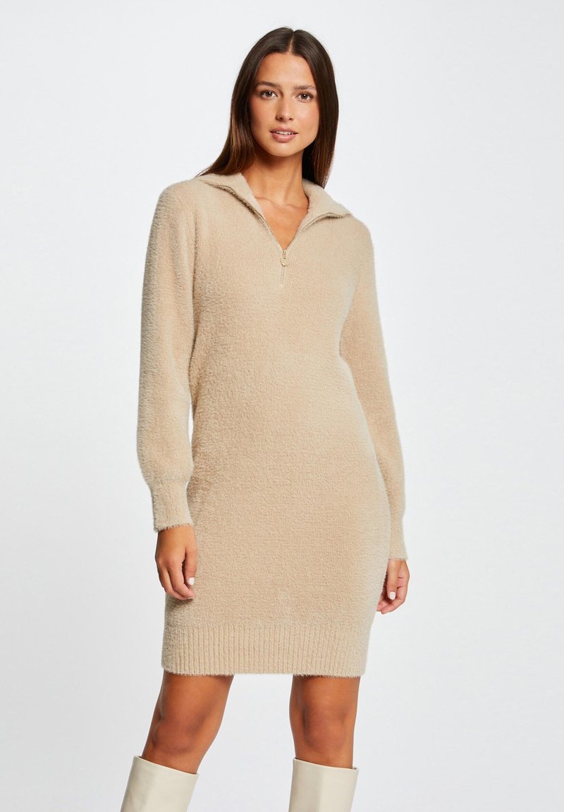 Morgan STRAIGHT ZIPPED ROLLNECK - Etuikleid - beige