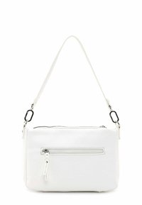 Vit läder crossbody-väska med dragkedjestängning, framficka med dragkedja och avtagbar rem. Har silverfärgade detaljer och en texturerad yta.