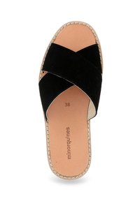Svart mocka slip-on sandaler med korsade remmar, tan läderinlägg och sydda kanter; storlek 38 tryckt på fotbädden.