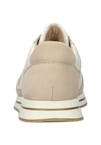 Beige Sportlichkeitsschuhe mit einem Obermaterial aus glattem Leder und Wildleder, ausgestattet mit einer gepolsterten Sohle und einem minimalistischen Design. Weiche Textur und flache Schnürsenkel.