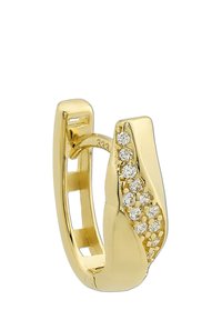 Boucle d'oreille en or en forme de créole, présentant une finition lisse, un design incurvé et une rangée de pierres claires serties sur un côté.