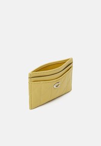 COACH ESSENTIAL CARD CASE WITH PILLOW QUILTING - Novčanik - light yellow