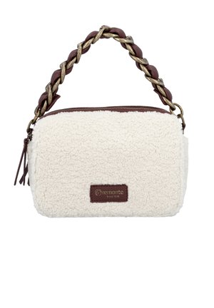 Petit sac à main rectangulaire en sherpa crème avec une anse en cuir tressé marron et en métal, fermeture éclair et étiquette de marque Remonte à l'avant.