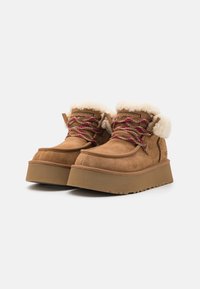UGG FUNKARRA CABIN CUFF - Ankle boots - chestnut