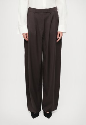 PANTS WITH PLEATS - Pantaloni - black coffee
