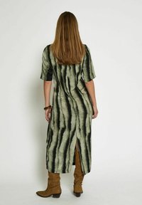 PEPPERCORN JEANNE  - Maxikleid - grape leaf print