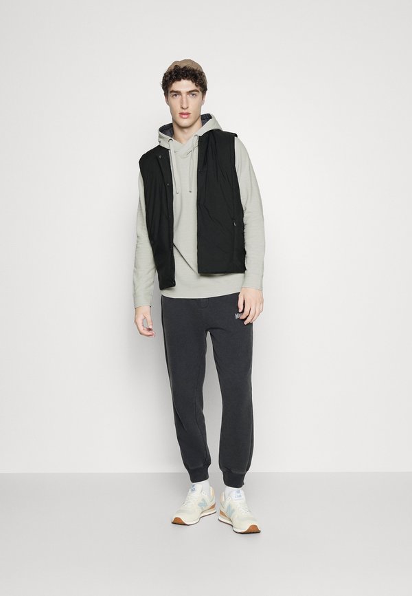 CFOATES - Waistcoat4