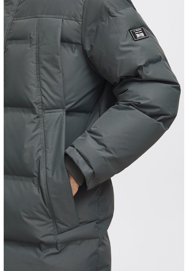 PRGondo - Winter coat - iron gate4