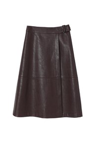 Brun faux læder nederdel med en udvidet A-formet silhuet, der har en sidelukning og en glat, blank overflade.