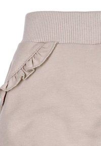 Beige kledingstuk met een geribde tailleband en decoratieve ruches aan de zijkant, met een gladde stoftextuur en een getailleerd ontwerp.