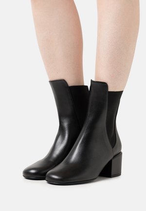 Patrizia Pepe, Bottines - black