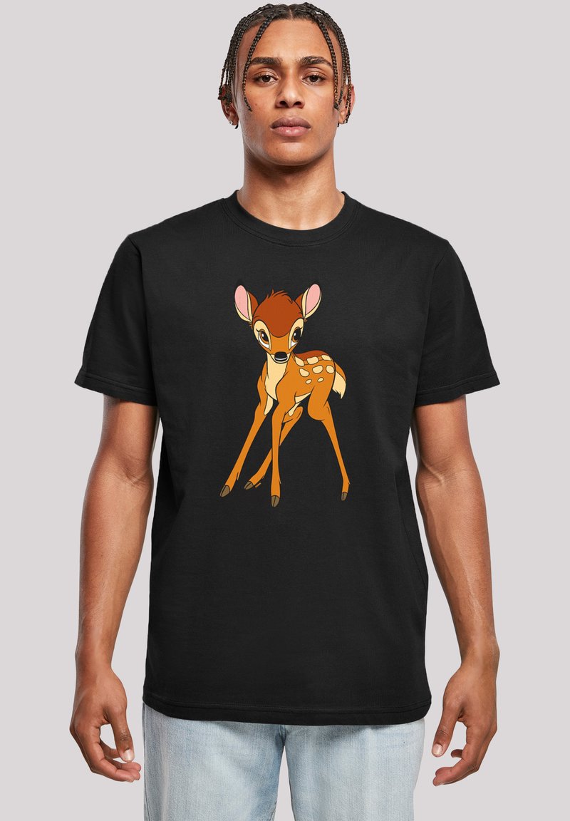 Svart T-skjorte med et kartonghjort grafikk i oransje og beige, med store øyne og hvite flekker, laget av myk stoff.