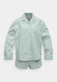 Πουκάμισο με κάθετες πράσινες και λευκές ρίγες, μακρυμάνικο, με κουμπιά, συνοδευόμενο από σορτς με τις ίδιες ρίγες, που διαθέτει μικρή τσέπη στο στήθος και γιακά.